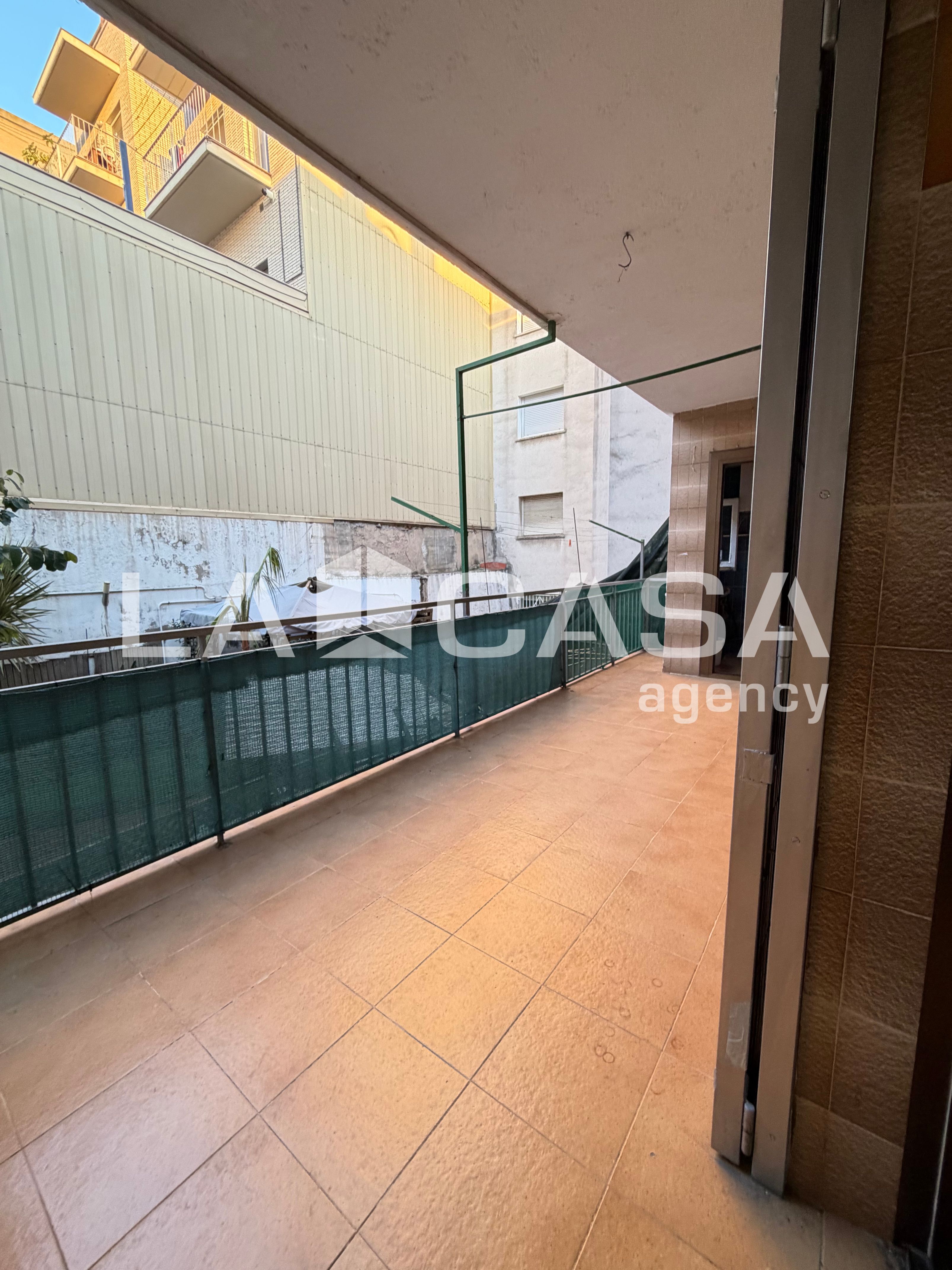 Terrassa de Pis en venda en Santa Coloma de Gramenet amb Balcó