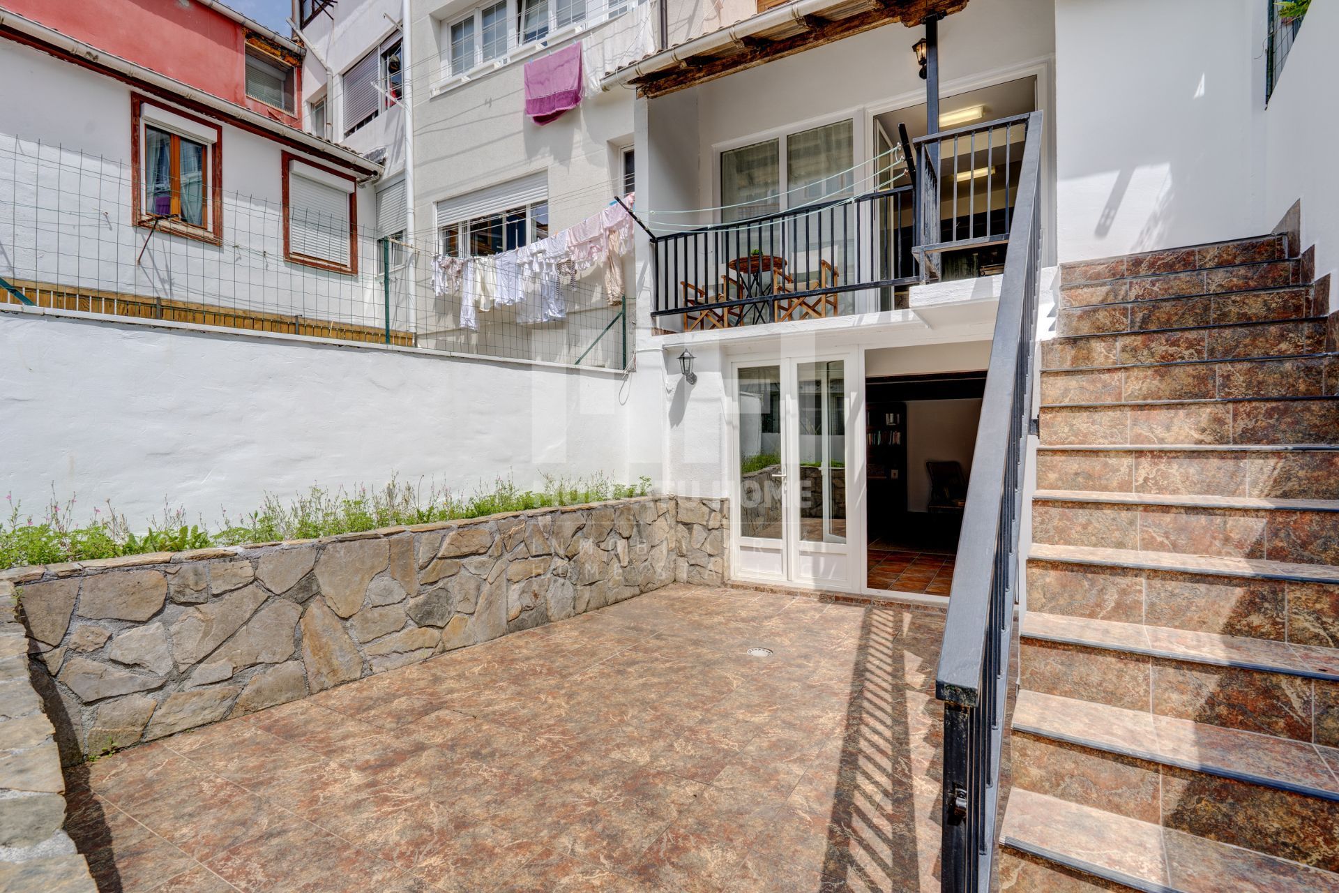 Vista exterior de Pis en venda en Irun  amb Calefacció i Terrassa