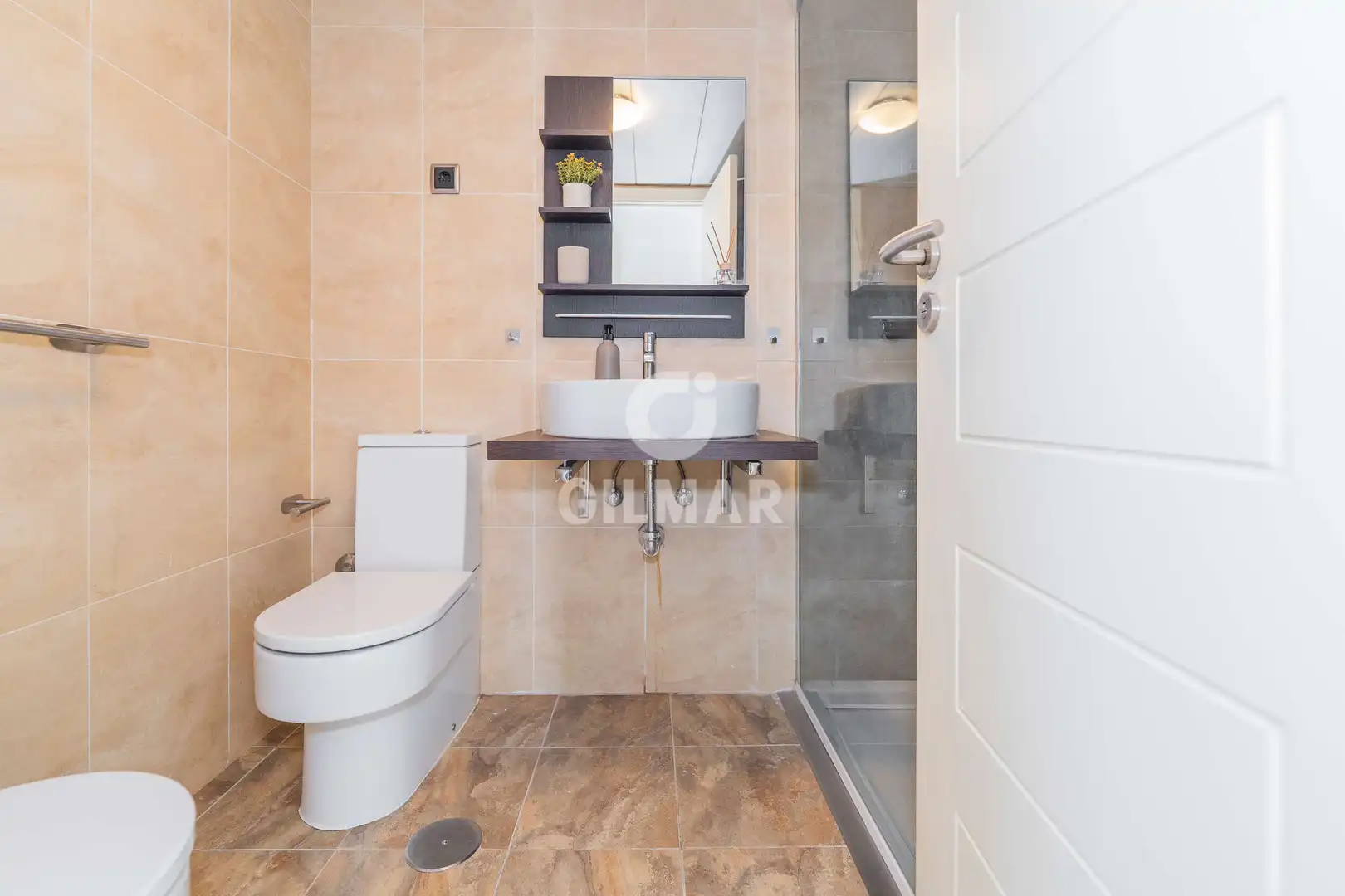 Baño de Piso en venta en Madrid con Calefacción y Trastero