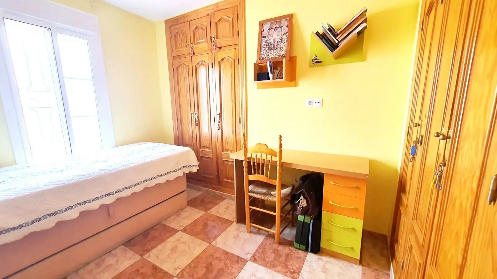 Dormitori de Apartament en venda en Alhaurín El Grande amb Moblat, Forn i Rentadora