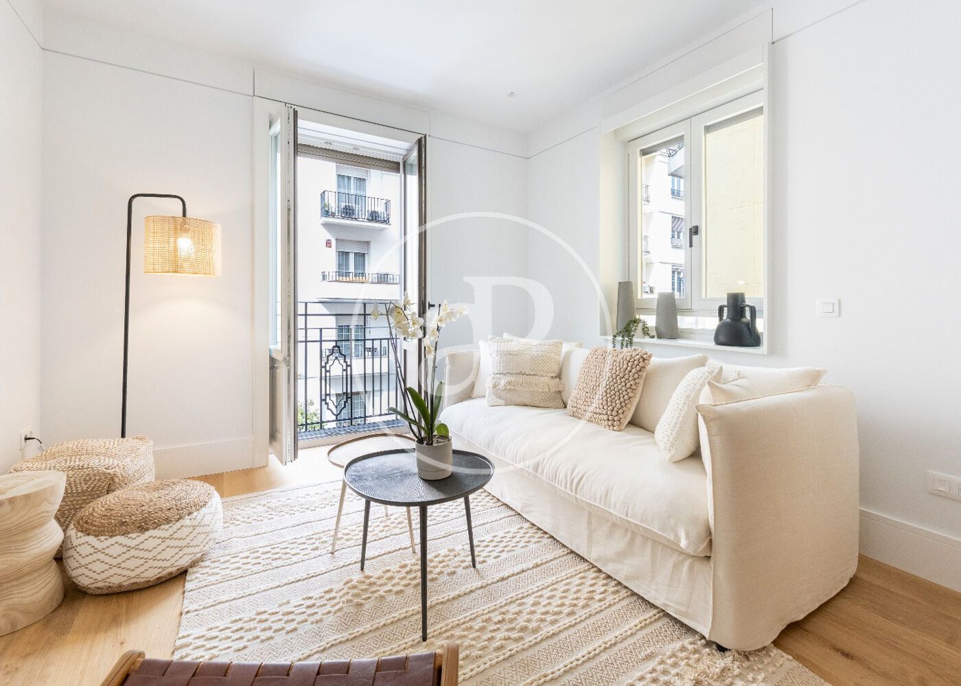 Living room of Flat to rent in  Madrid Capital  with Heating, Terrace and Furnished