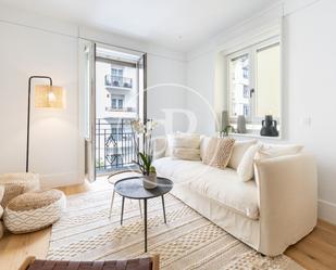 Living room of Flat to rent in  Madrid Capital  with Heating, Terrace and Furnished