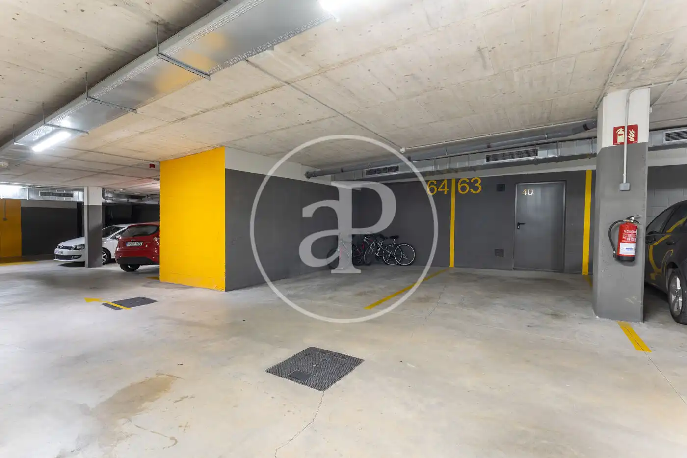 Aparcament de Pis en venda en Sant Cugat del Vallès amb Aire condicionat, Jardí privat i Terrassa
