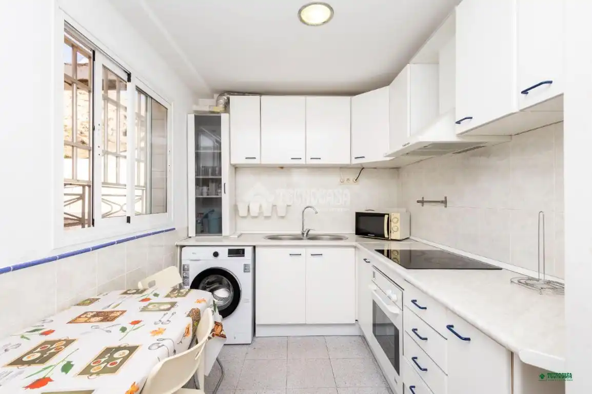 Cocina de Piso en venta en Almería con Calefacción y Balcón