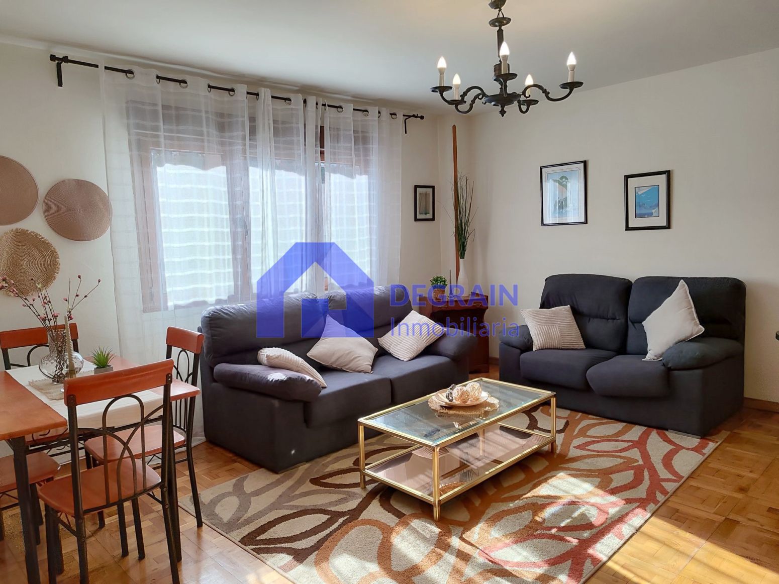 Sala d'estar de Pis de lloguer en Oviedo  amb Calefacció