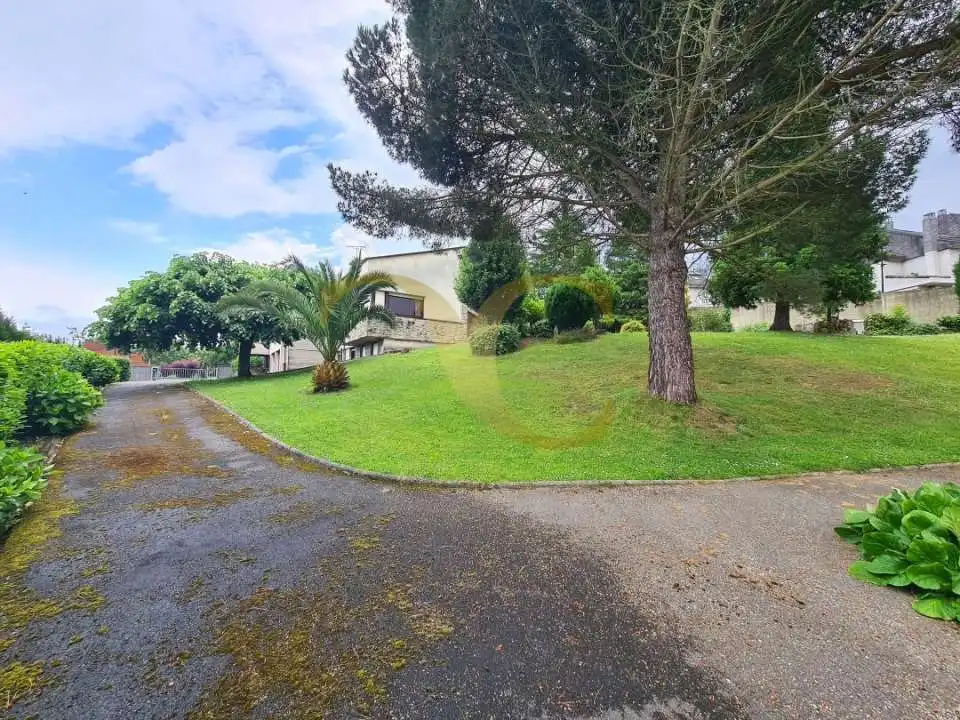 Vista exterior de Casa o xalet en venda en Oviedo  amb Calefacció, Jardí privat i Terrassa