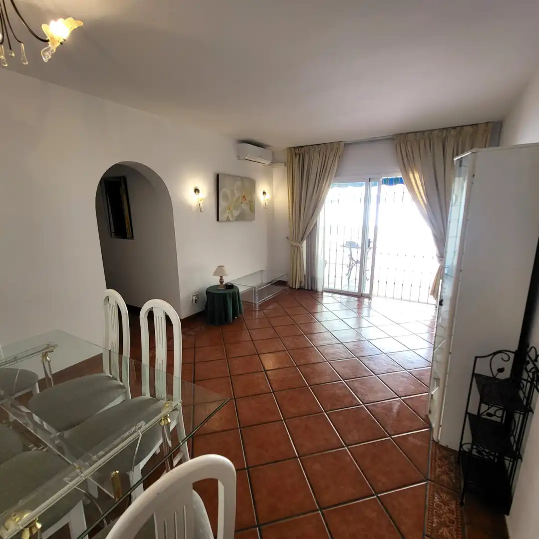 Sala d'estar de Planta baixa en venda en Estepona amb Jardí privat, Terrassa i Piscina