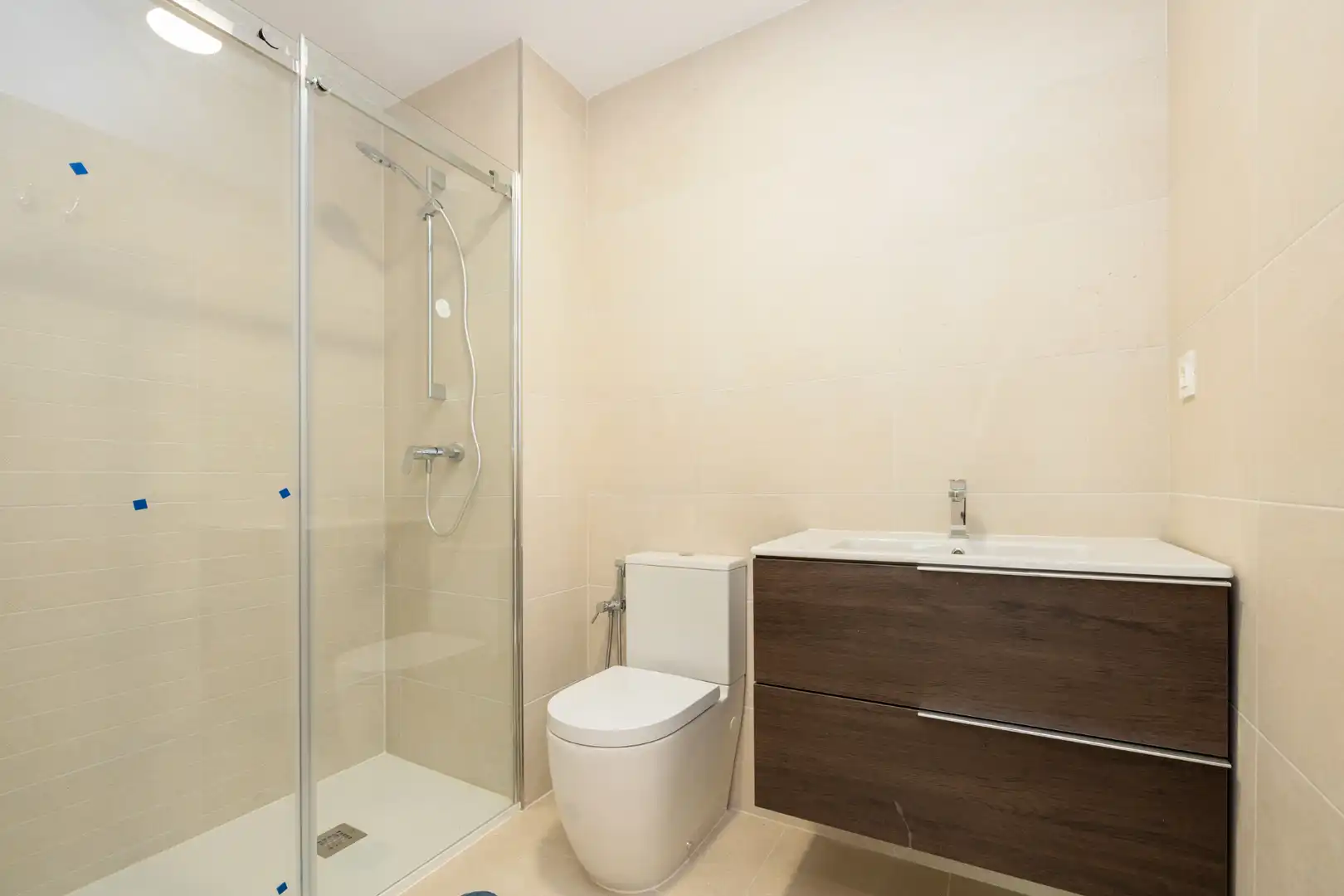 Bathroom of Flat for rent in Granada  with Air Conditioner, Heating and Terrace