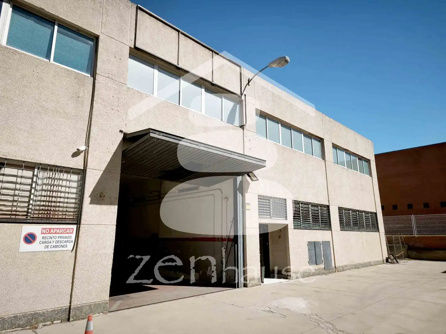 Vista exterior de Nau industrial de lloguer en Algete