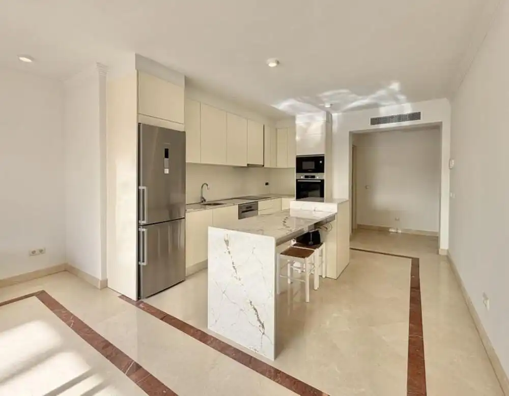 Cocina de Apartamento de alquiler en Marbella con Aire acondicionado, Calefacción y Terraza