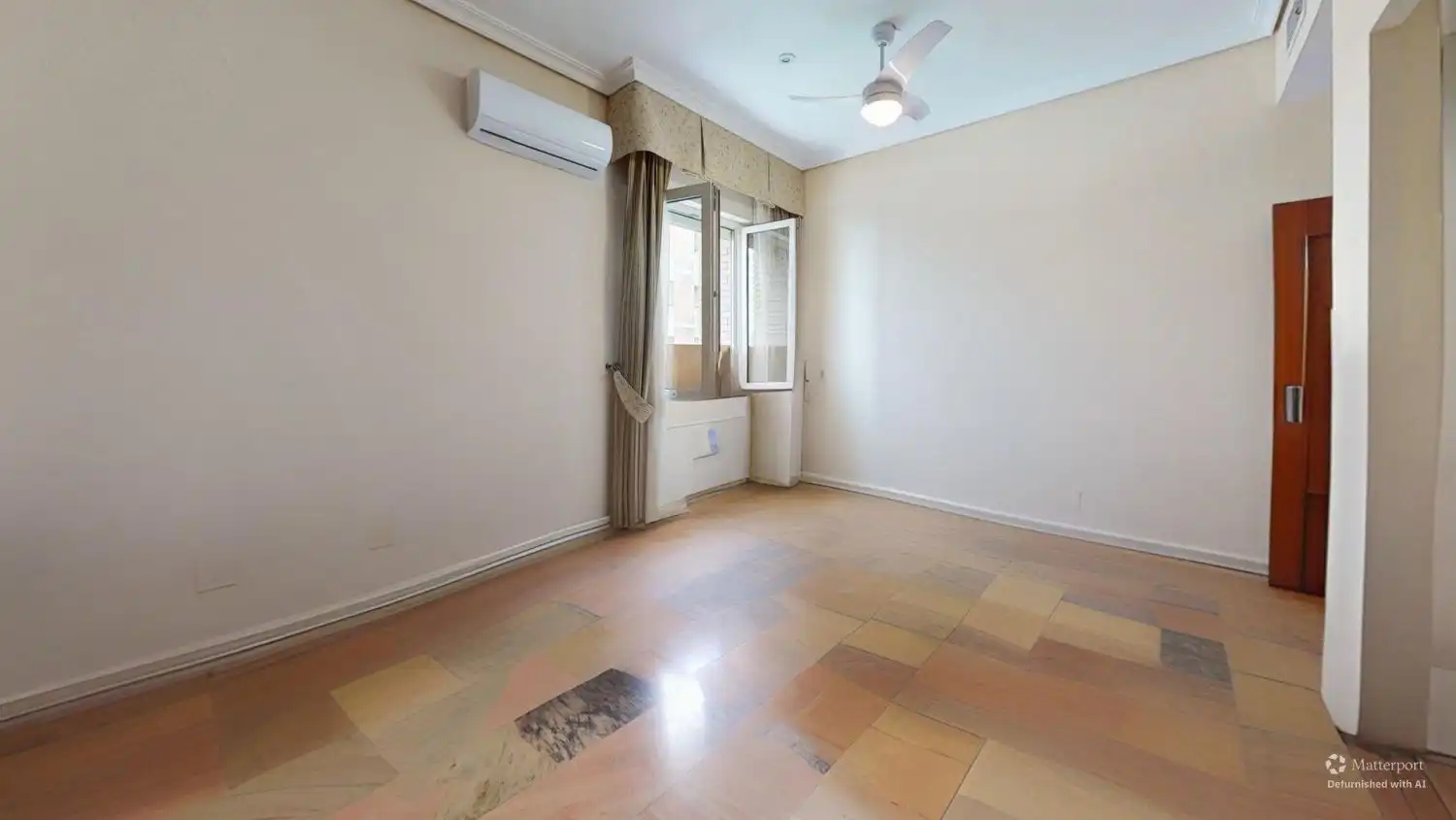 Bedroom of Flat for sale in Sevilla  with Air Conditioner, Heating and Terrace