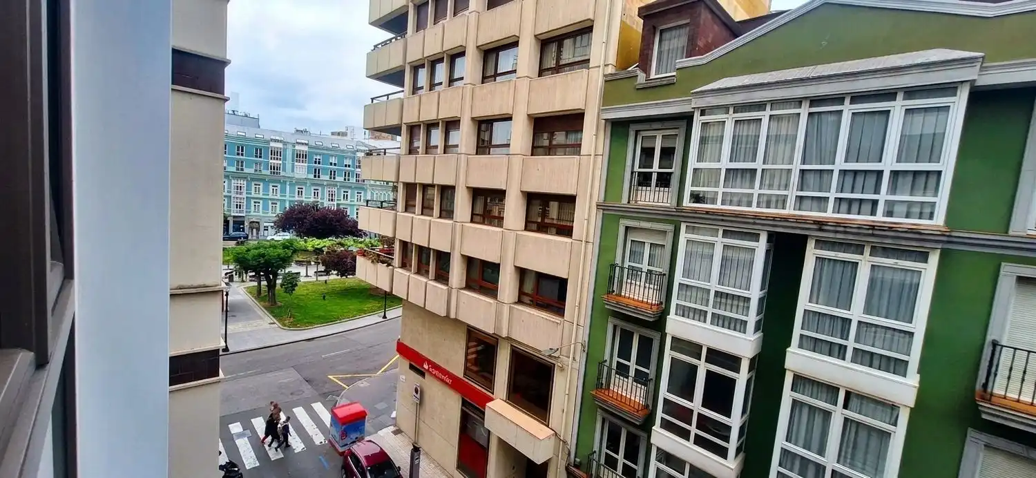 Vista exterior de Piso en venta en Gijón  con Calefacción y Piscina