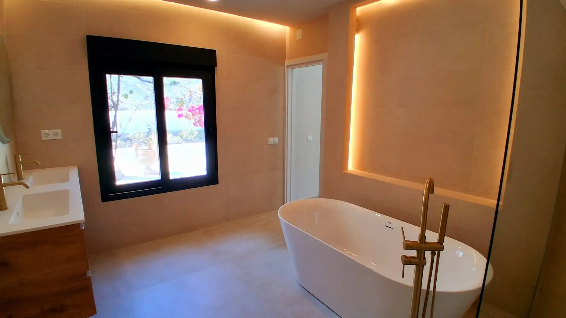 Bathroom of Houses for sale in L'Alfàs del Pi  with Air Conditioner, Heating and Private garden