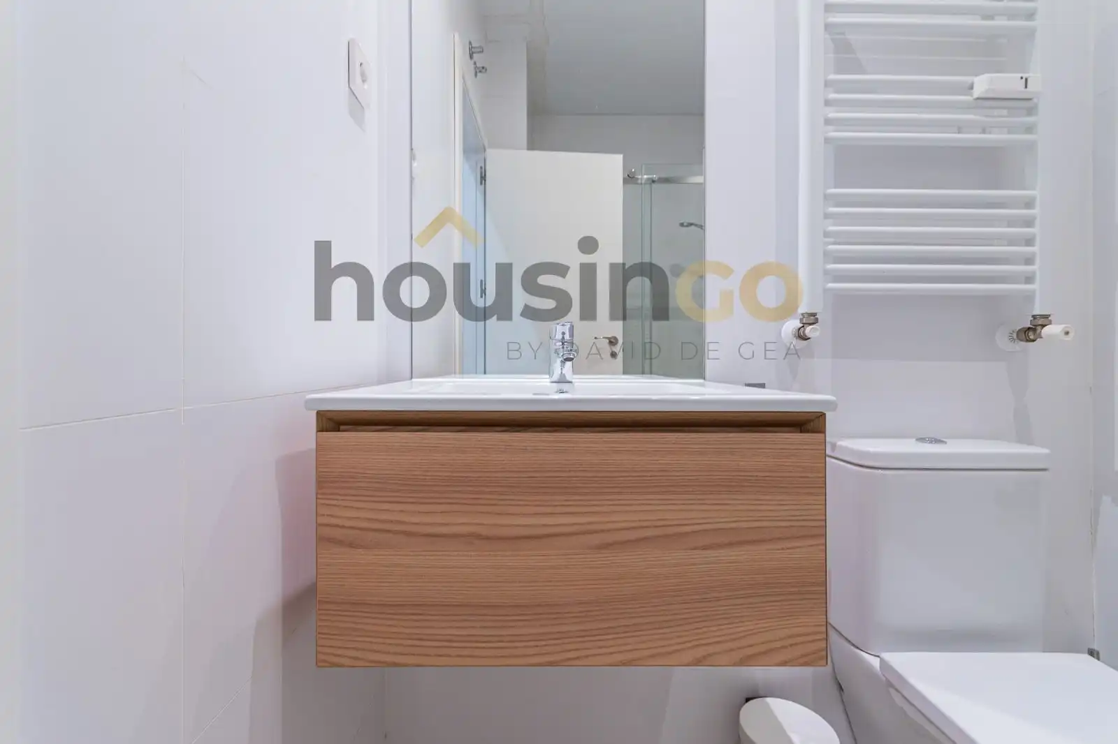 Bathroom of Flat for rent in Madrid  with Air Conditioner, Heating and Furnished