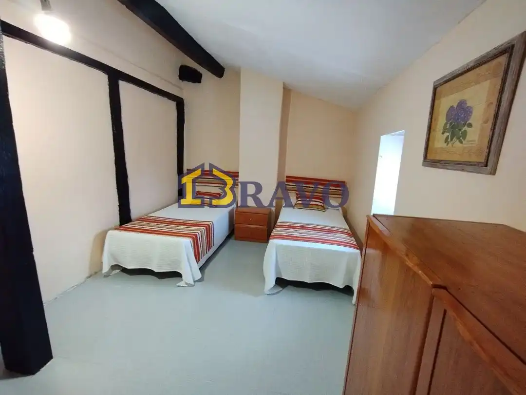 Bedroom of Houses for sale in Medina de Pomar, Burgos