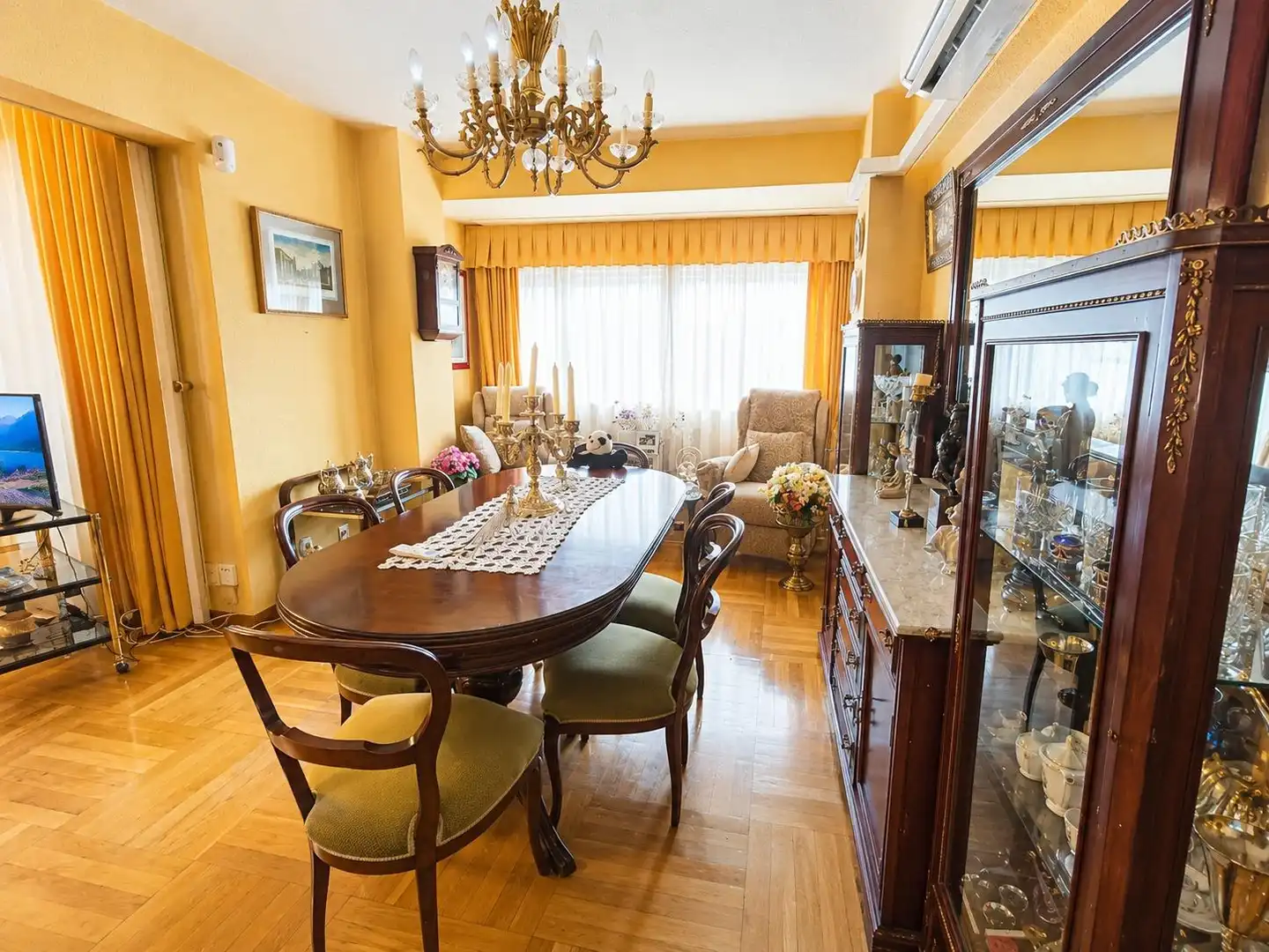 Comedor de Piso en venta en Granada con Jardín privado, Parquet y Piscina comunitaria