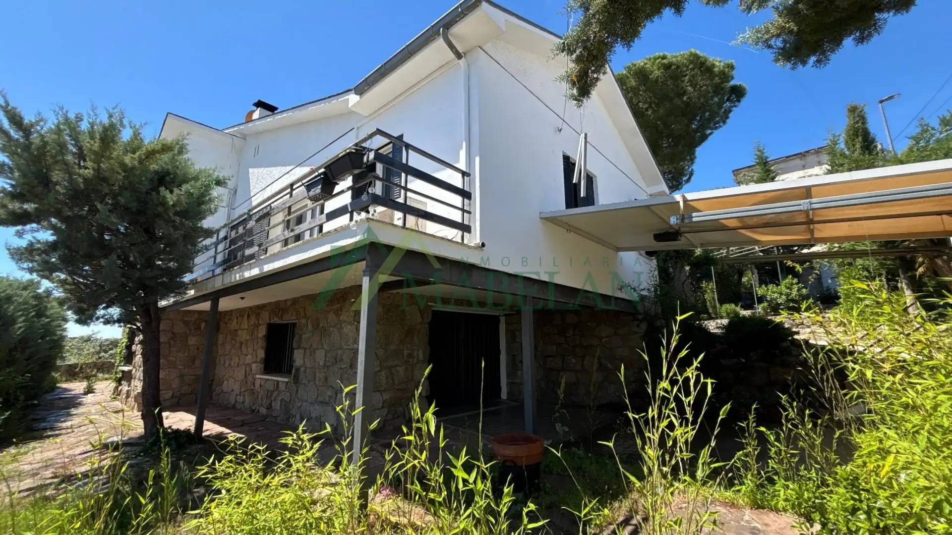 Vista exterior de Casa o chalet en venta en Las Rozas de Madrid con Piscina comunitaria