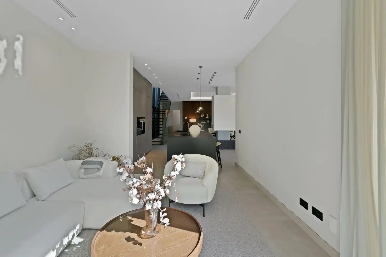 Sala de estar de Casa o chalet en venta en Marbella con Aire acondicionado, Calefacción y Jardín privado