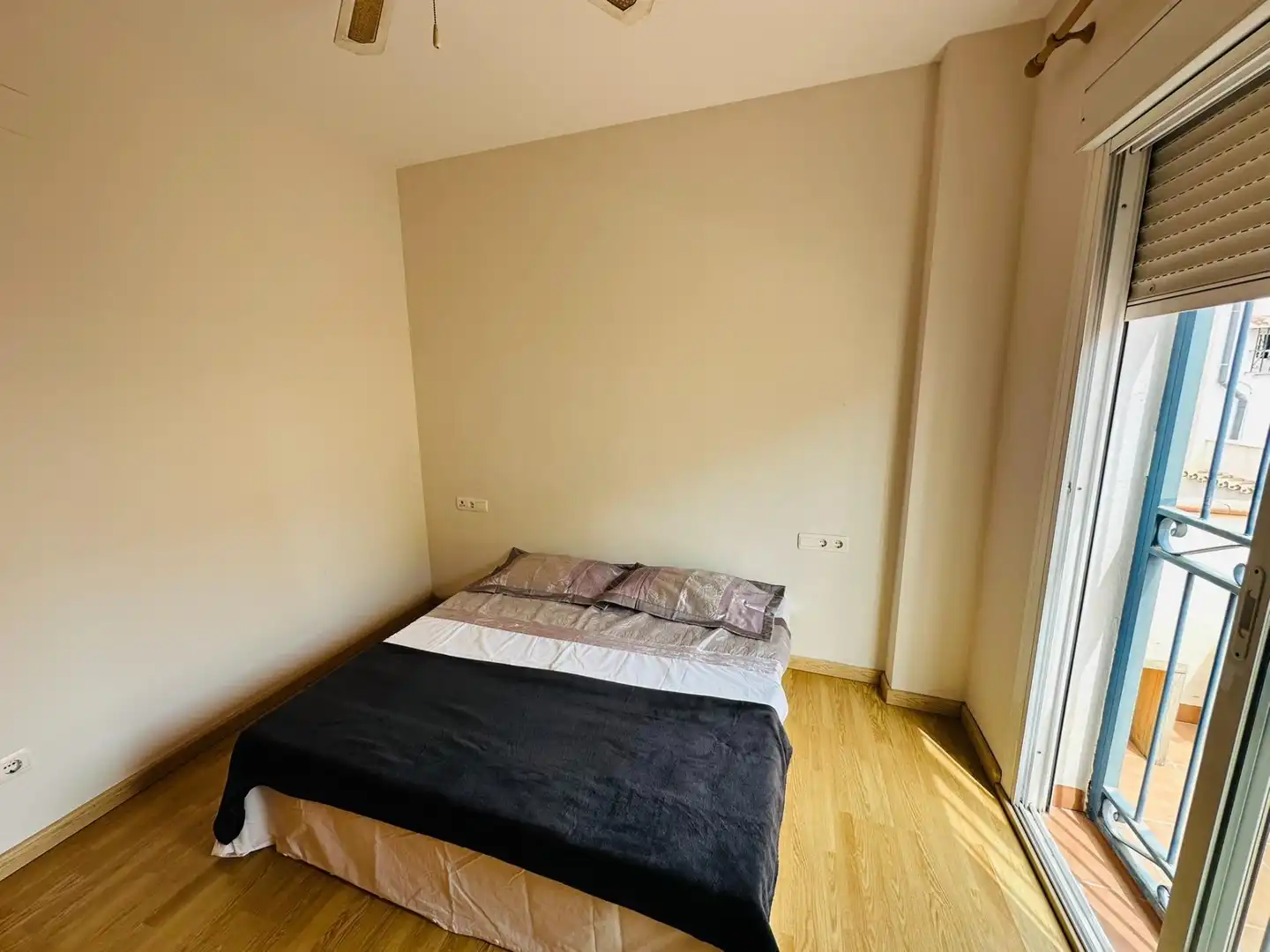 Dormitori de Casa adosada en venda en Málaga amb Terrassa i Alarma