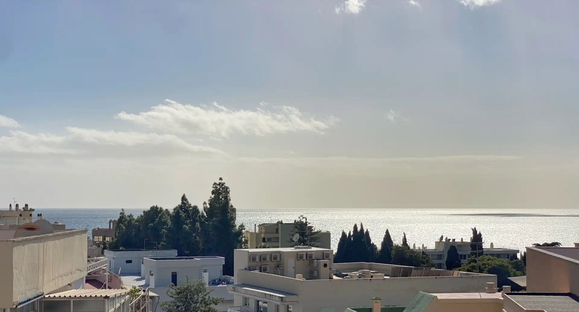 Vista exterior de Àtic en venda en Marbella amb Aire condicionat, Terrassa i Forn