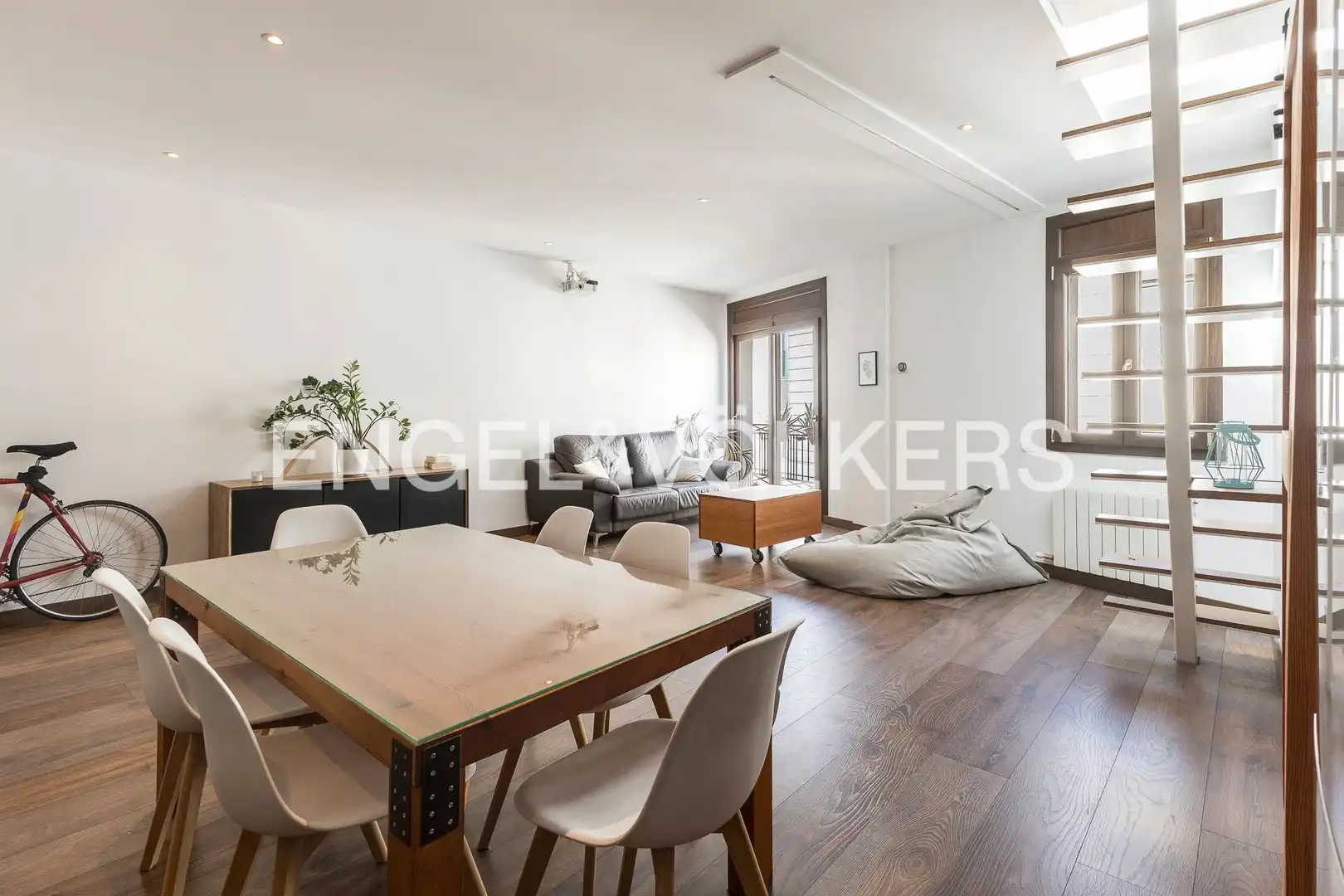 Vista exterior de Piso en venta en Barcelona con Calefacción, Jardín privado y Parquet