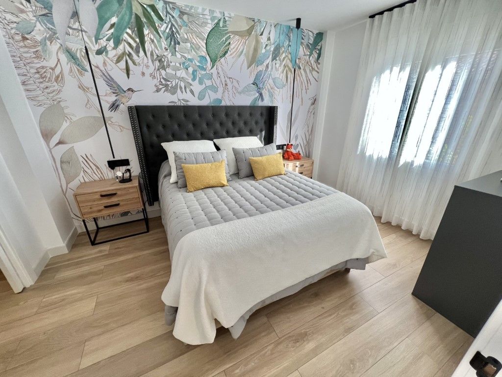 Dormitori de Casa adosada en venda en Dos Hermanas amb Terrassa i Balcó