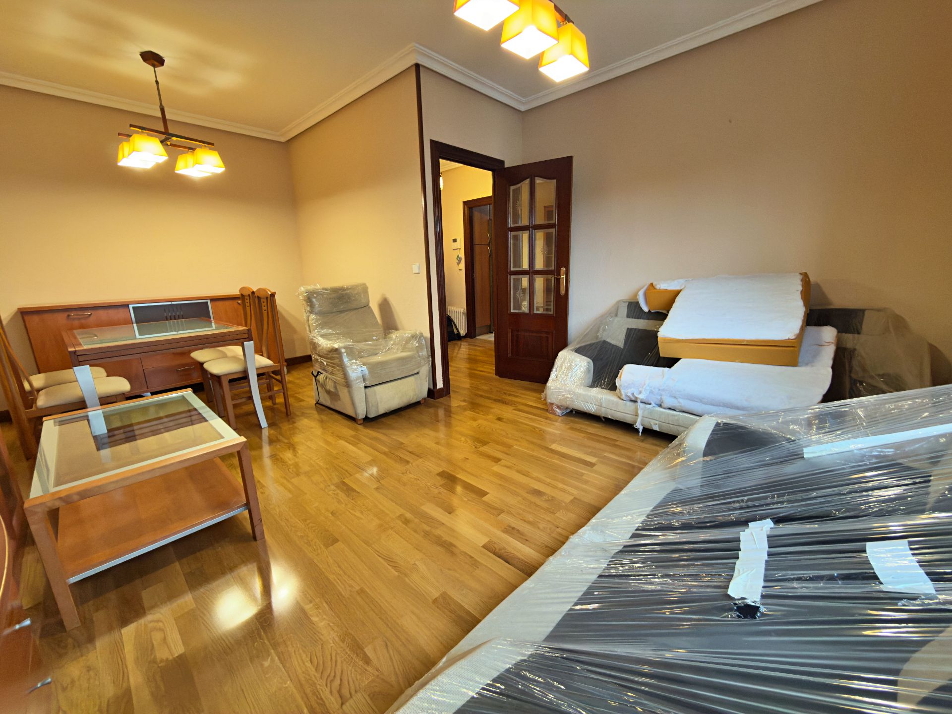 Living room of Flat for sale in Oviedo   with Heating, Parquet flooring and Furnished