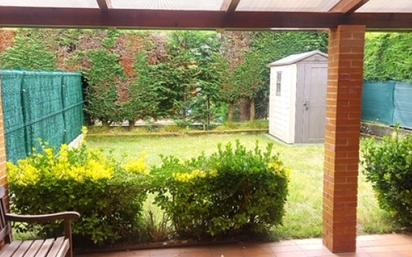 Jardí de Casa o xalet en venda en Siero amb Calefacció, Parquet i Terrassa