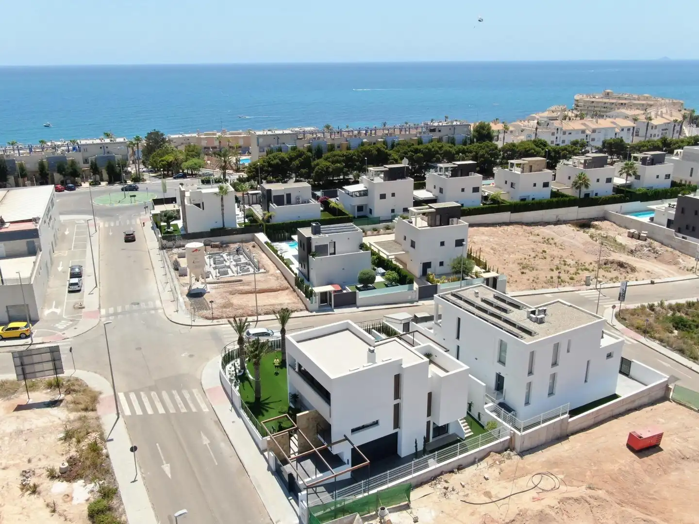 Vista exterior de Casa o xalet en venda en Orihuela amb Aire condicionat, Jardí privat i Terrassa
