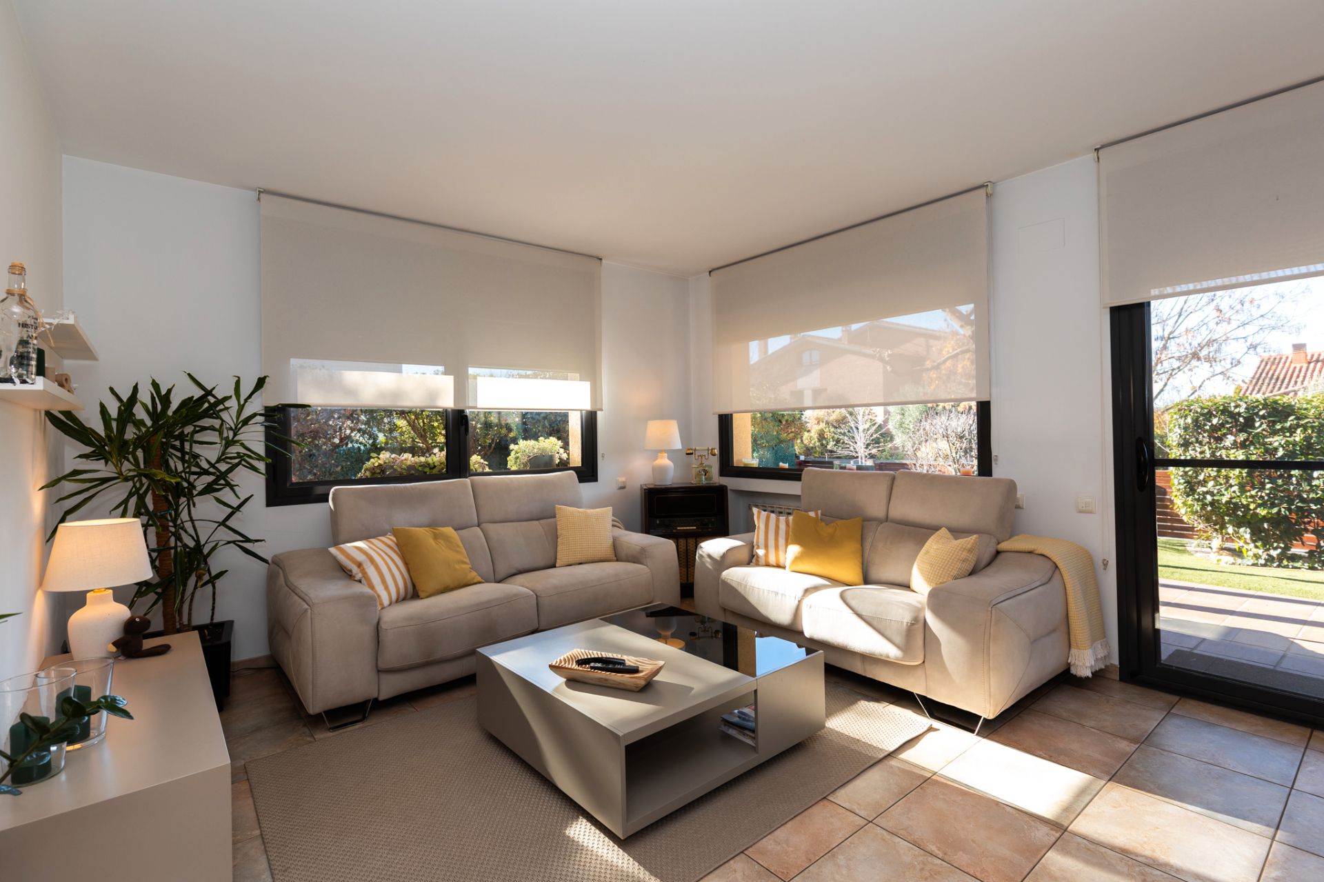 Sala d'estar de Casa o xalet en venda en Les Franqueses del Vallès amb Aire condicionat, Calefacció i Jardí privat