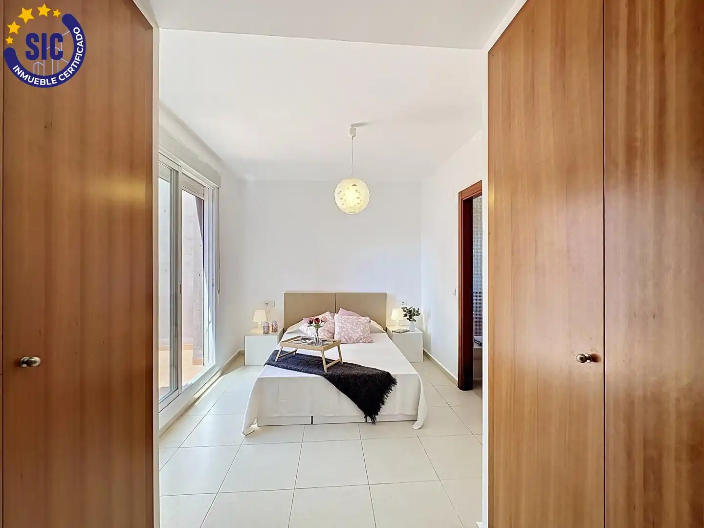Habitación de Casa adosada en venta en Serra con Jardín privado, Terraza y Piscina comunitaria