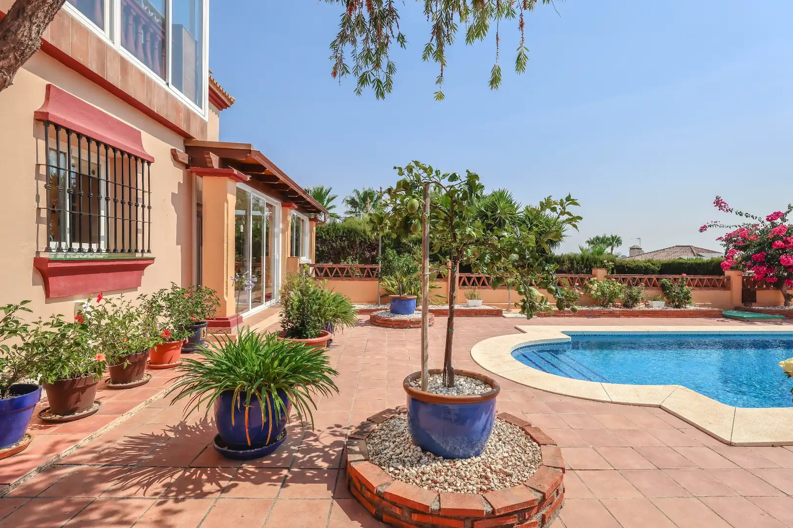Garden of Houses for sale in Coín