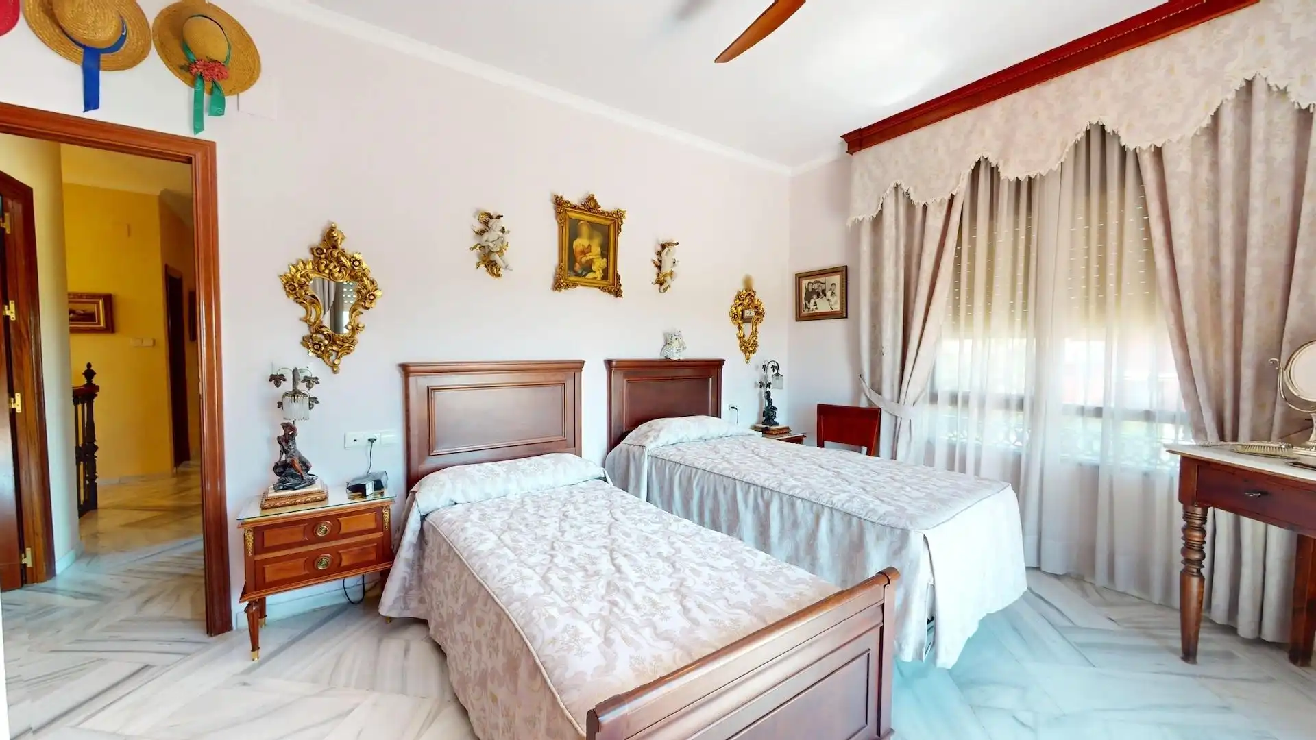 Dormitori de Casa o xalet en venda en Córdoba amb Aire condicionat, Calefacció i Jardí privat