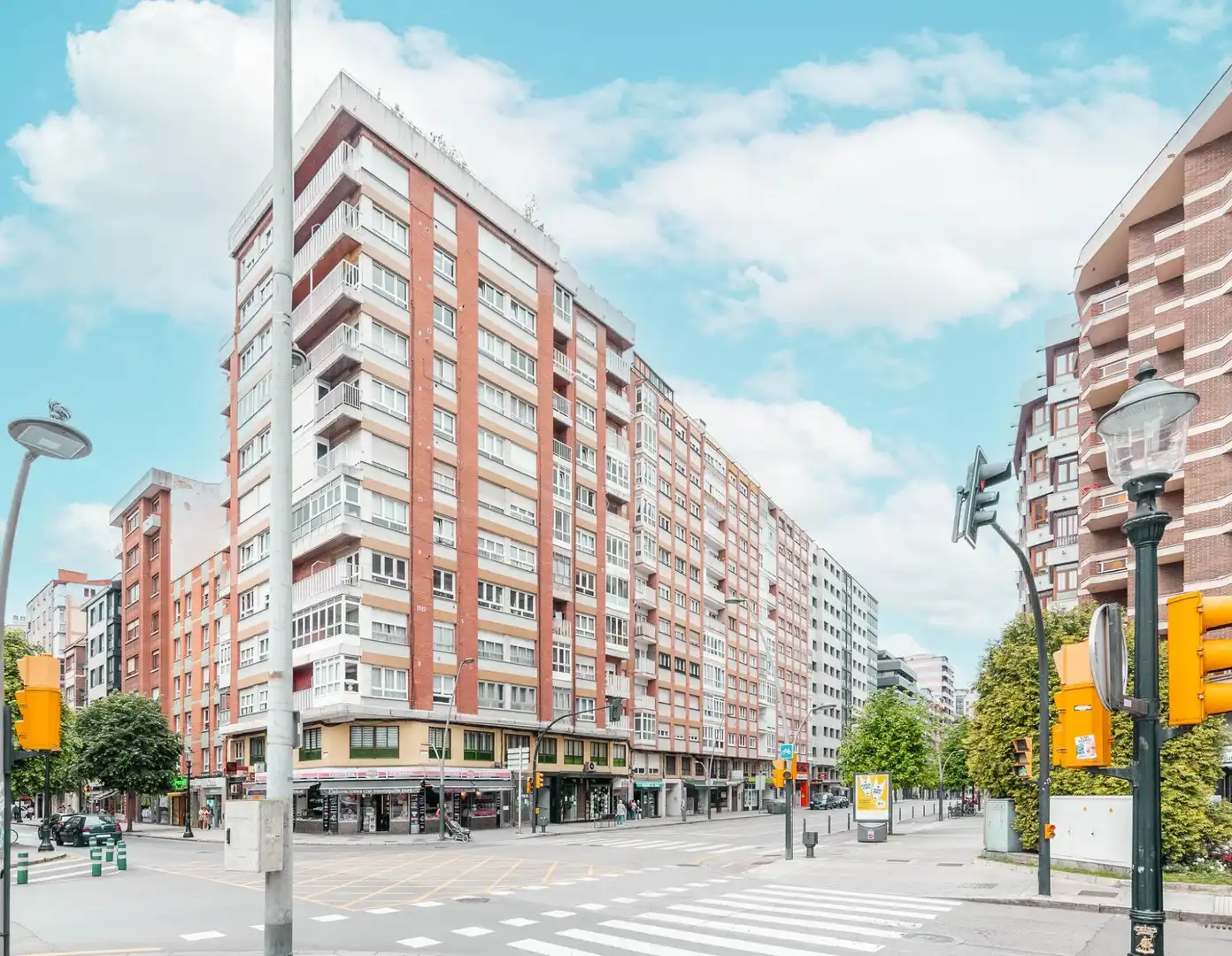 Außenansicht von Wohnungen zum Verkauf in Gijón  mit Heizung und Terrasse