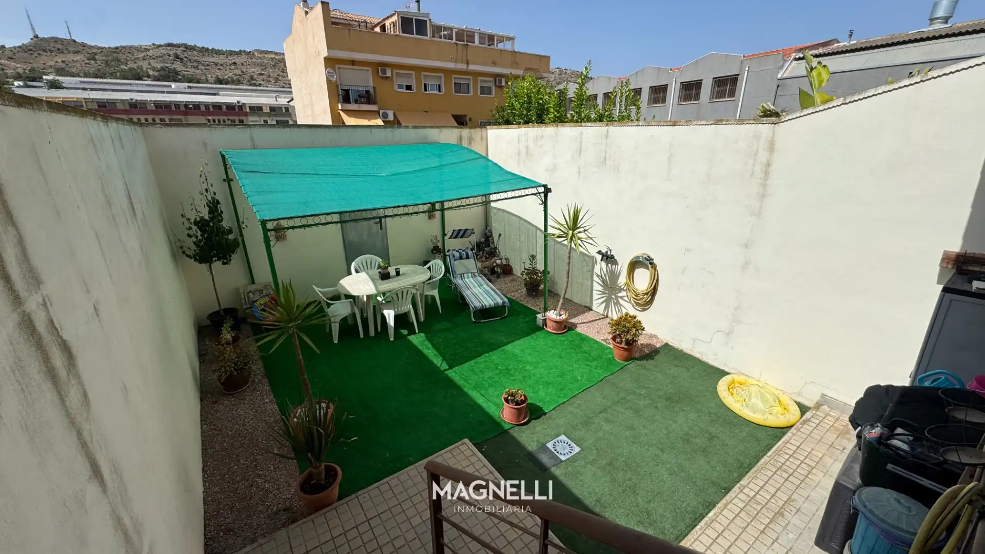 Jardín de Casa adosada en venta en Elda con Jardín privado, Amueblado y Balcón