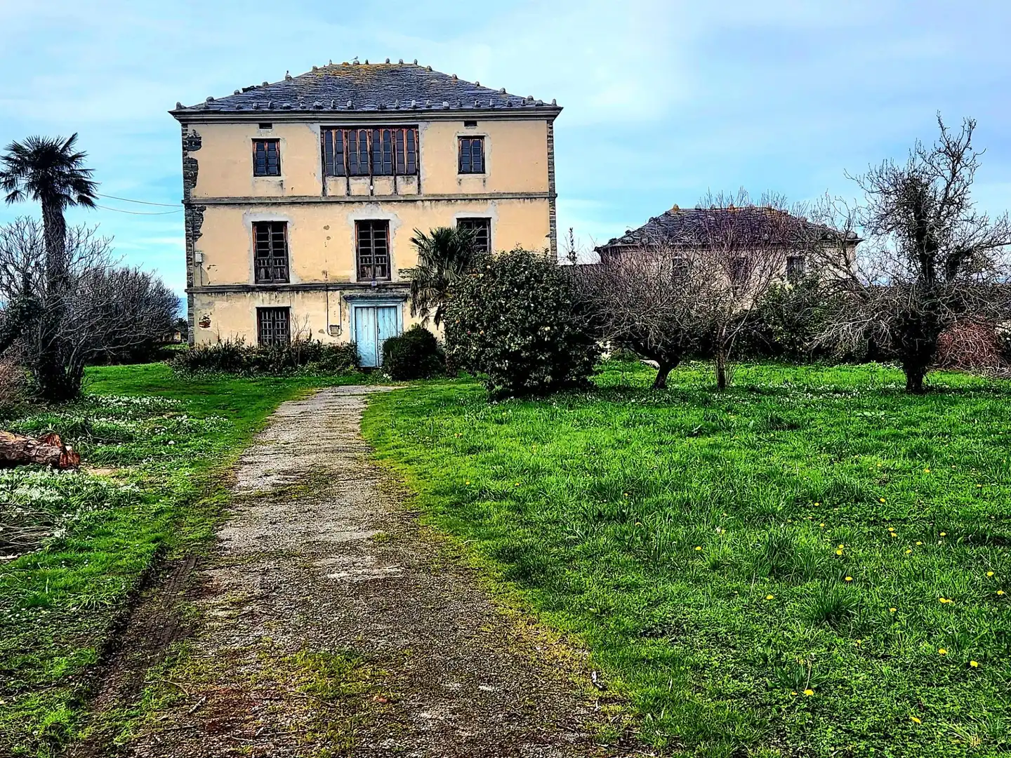 Country house zum Verkauf in Coaña mit Privatgarten, Abstellraum und Balkon