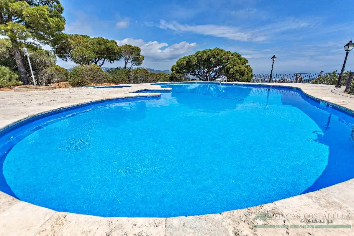 Piscina de Apartament en venda en Sant Feliu de Guíxols amb Calefacció, Terrassa i Piscina comunitària