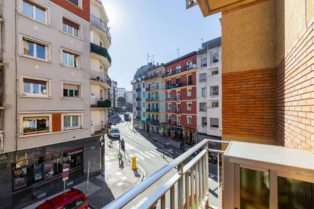 Vista exterior de Piso en venta en Donostia - San Sebastián  con Calefacción y Balcón