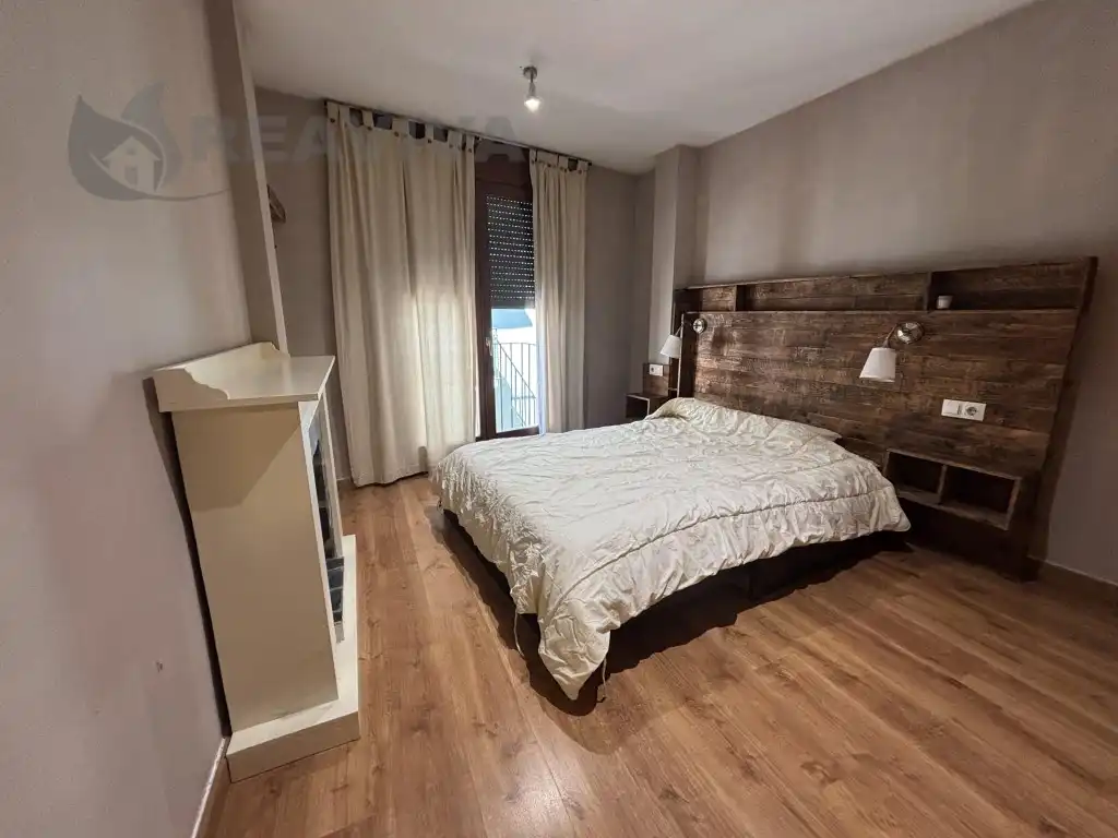 Habitación de Dúplex en venta en La Seu d'Urgell con Horno y Balcón