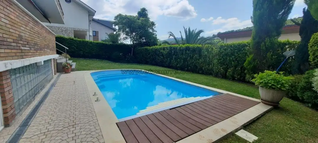 Piscina de Casa o xalet en venda en Laudio / Llodio amb Calefacció, Jardí privat i Terrassa