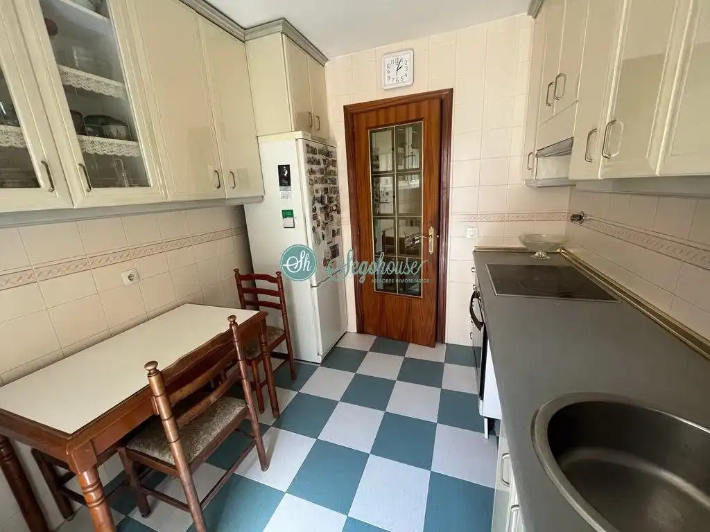 Kitchen of Flat for sale in Segovia  with Heating, Parquet flooring and Terrace