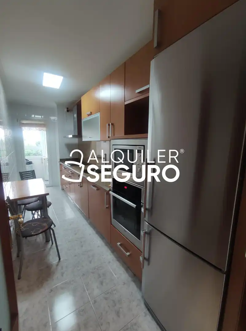 Cuina de Pis de lloguer en Barakaldo  amb Calefacció i Moblat