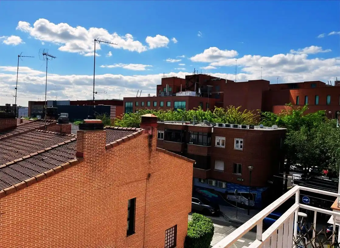 Außenansicht von Wohnung zum Verkauf in Alcobendas mit Klimaanlage, Heizung und Terrasse