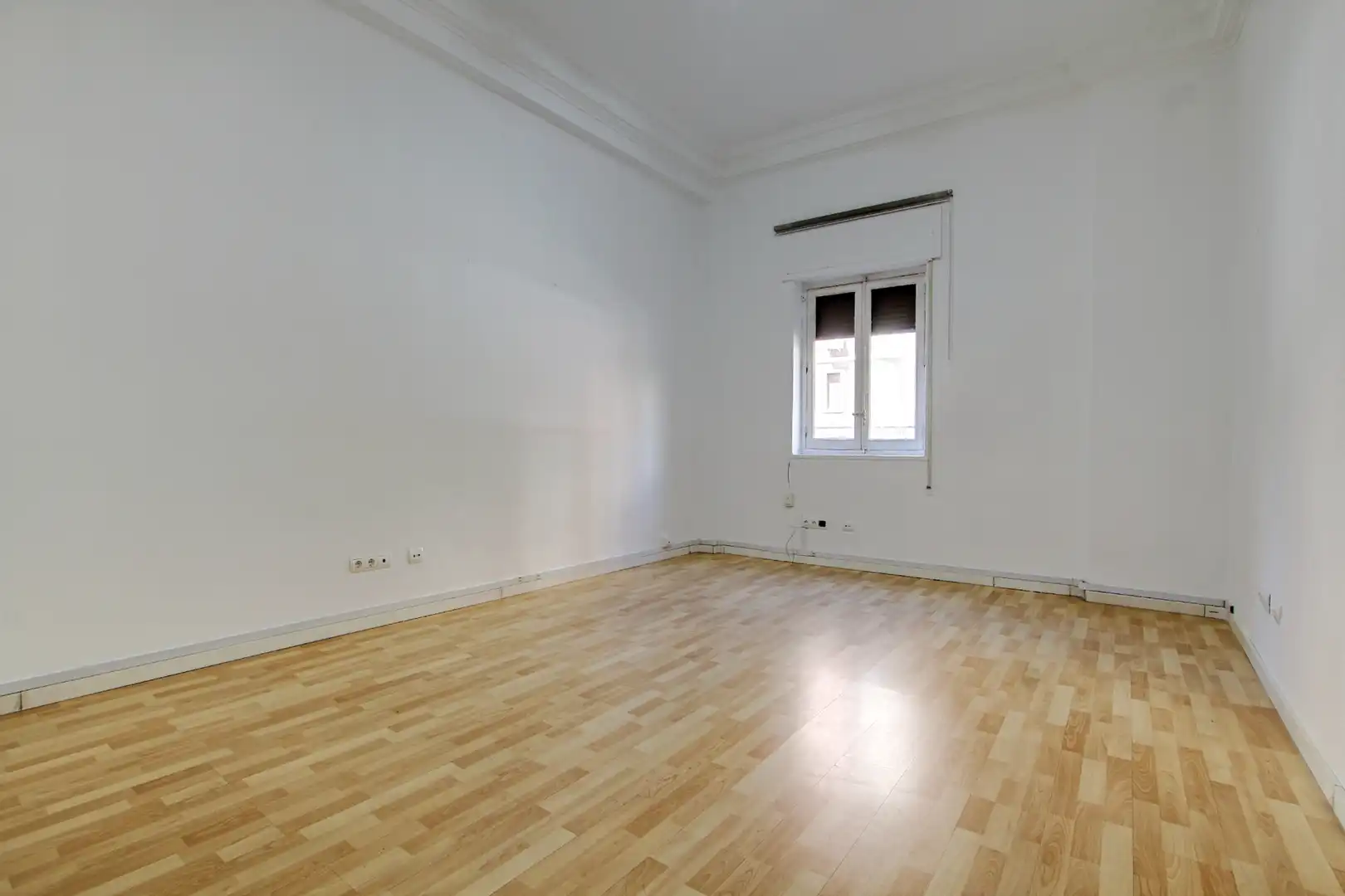 Schlafzimmer von Büro zur Miete in Madrid mit Heizung