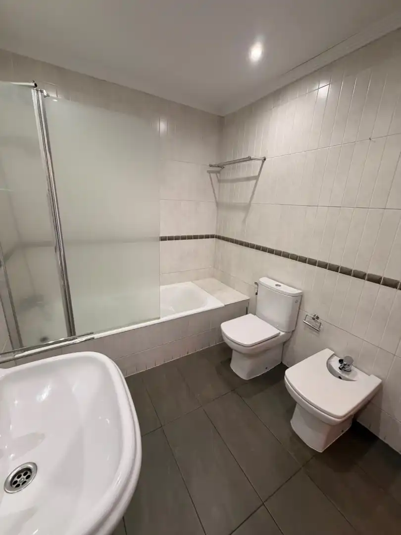 Baño de Piso en venta en Barakaldo  con Calefacción, Parquet y Amueblado