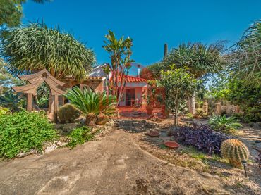 Xalet amb jardí en venda a Cala Blanca