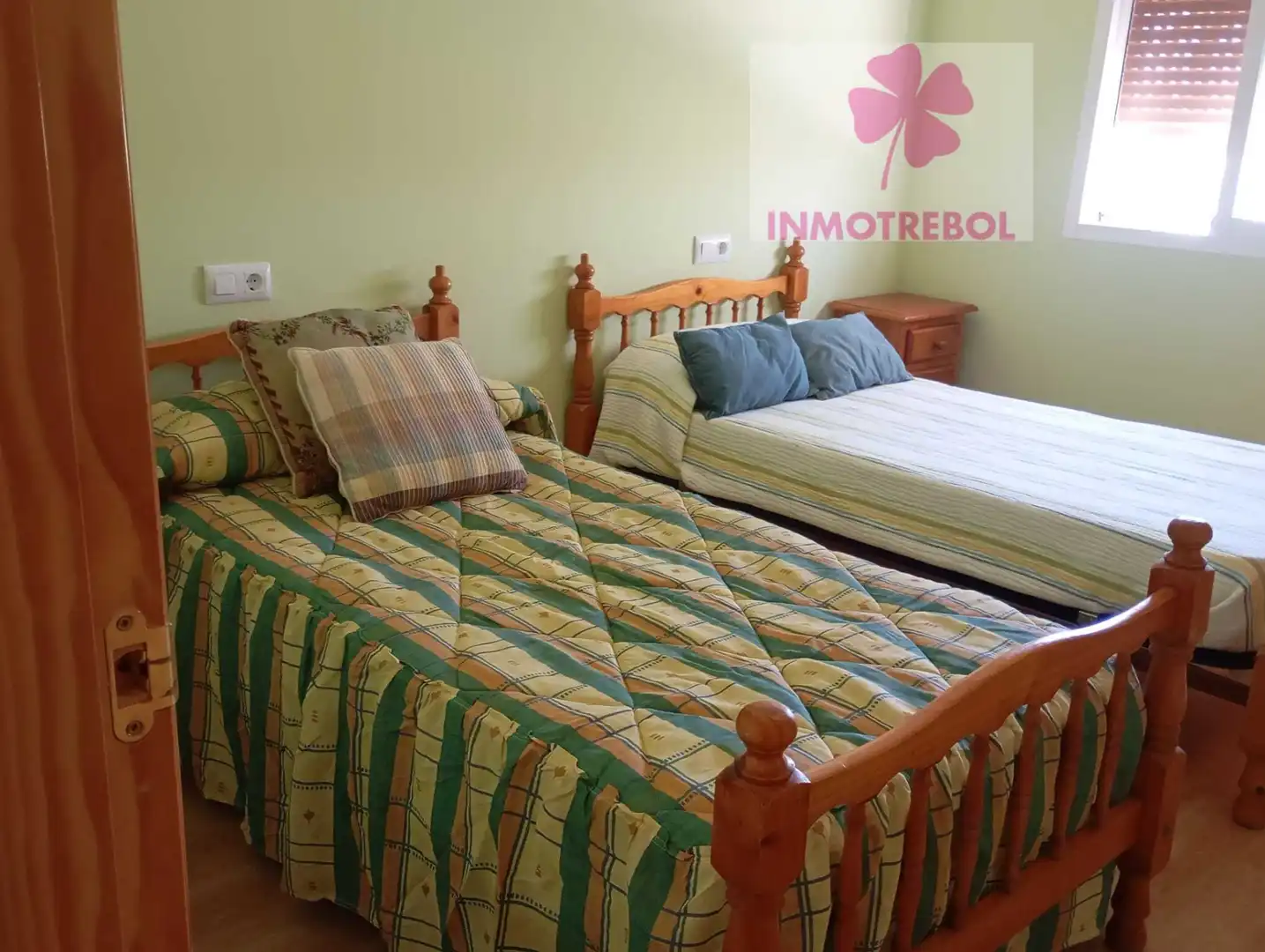 Dormitori de Casa o xalet en venda en Carrión de los Céspedes amb Jardí privat, Parquet i Piscina