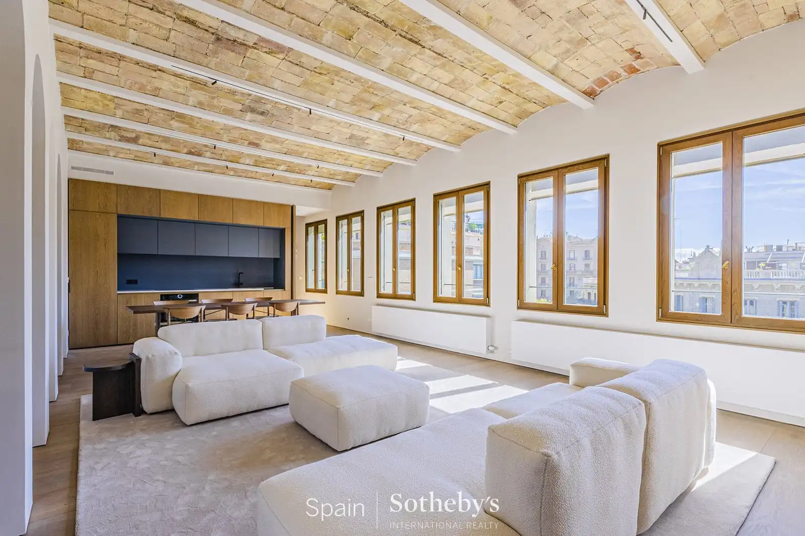 Apartment with lift for sale in Eixample