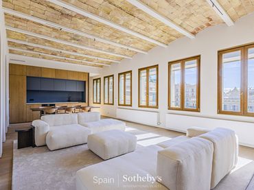 Apartment with lift for sale in Eixample