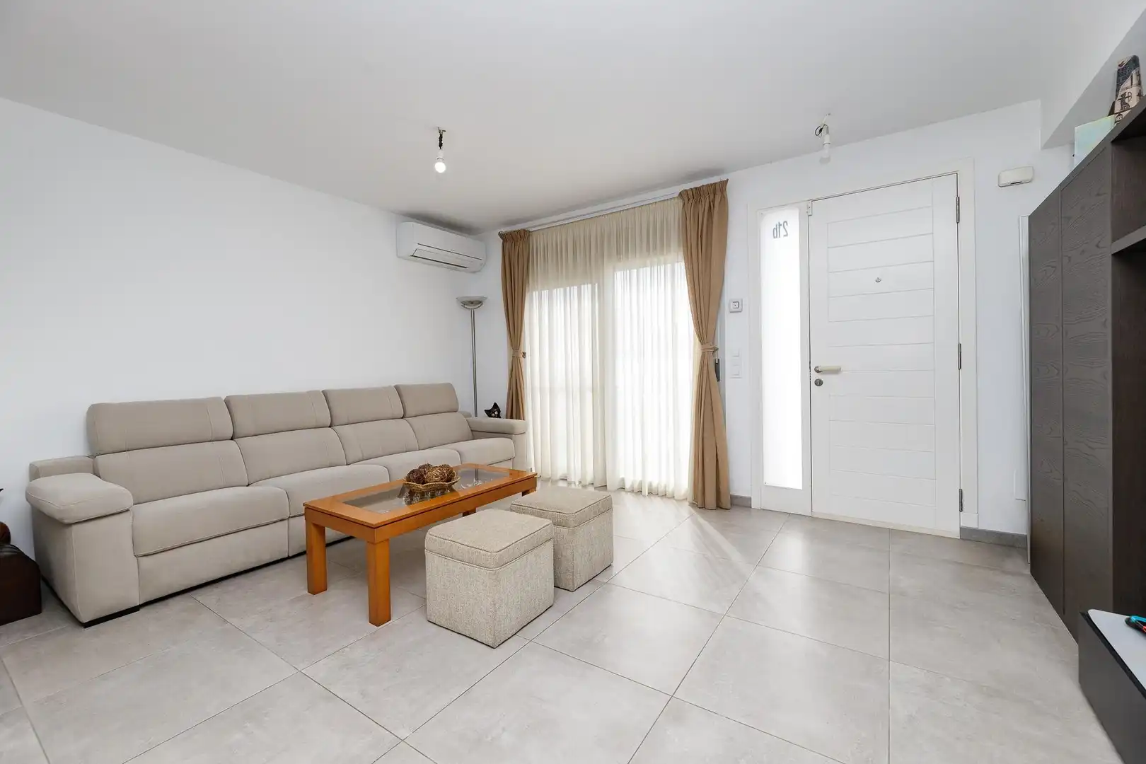Sala d'estar de Casa adosada en venda en  Palma de Mallorca amb Aire condicionat, Calefacció i Jardí privat